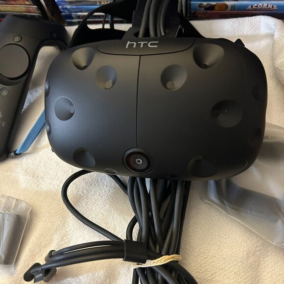 HTC Vive VR Headset Complete Set Full Kit System Virtual Reality for PC With Box - Picture 8 of 12